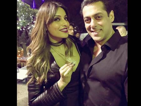 બિપાશા બાસુ બિપાશા બાસુ