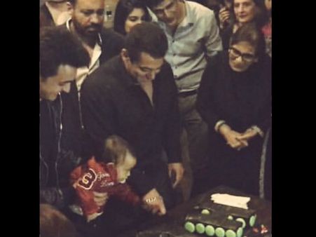 કેક કટિંગ કેક કટિંગ