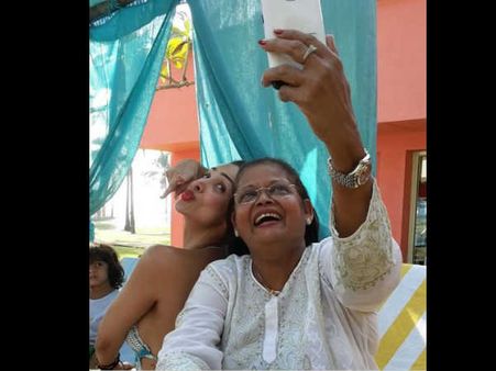 મમ્મી સાથે સેલ્ફી મમ્મી સાથે સેલ્ફી