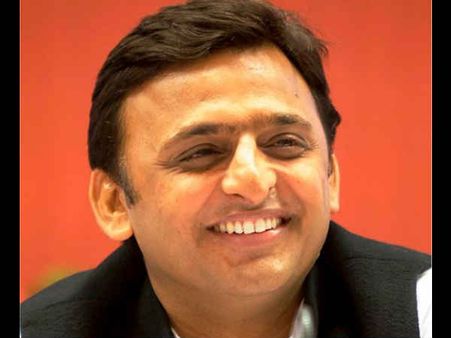 મુલાયમે અખિલેશ યાદવ અને રામ ગોપાલ યાદવને 6 વર્ષ માટે પાર્ટીથી નીકાળ્યા