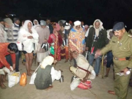 દરિયામાં બેટ પર ફસાયેલા 46 પરિક્રમાવાસીઓને બચાવાયા