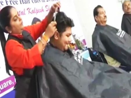 24 કલાક 571 લોકોના વાળ કાપી, સુરતી મહિલાએ બનાવ્યો રેકોર્ડ