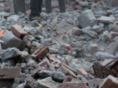 મુંબઇ: માનખુર્દમાં ઇમારત પડતા 3ની મોત, અનેક ફસાયા