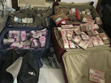 દિલ્હી: તિજોરીમાં ઠાંસીને ભર્યા હતા 13.5 કરોડ, 2.61 કરોડ નવી નોટોમાં, ક્રાઇમ બ્રાંચે કર્યા જપ્ત