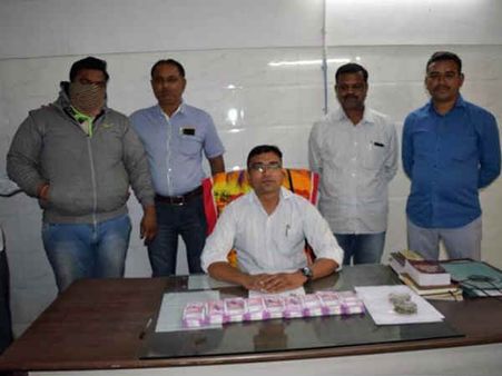 મોરબીમાંથી ઝડપાઈ 17 લાખની નવી નોટો, આવકવેરા દ્વારા વધુ તપાસ