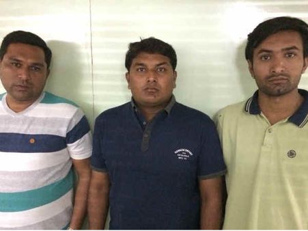 કાળા નાણા કમિશન પર બદલી આપનાર મોબાઇલ શોપ પર ક્રાઇમ બ્રાંચના દરોડા