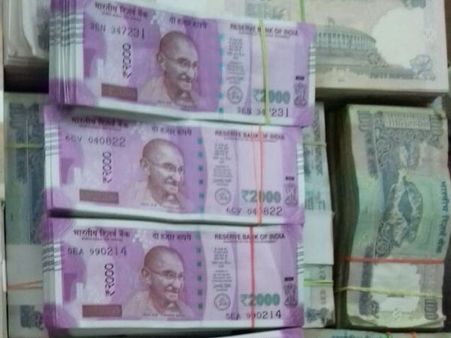 વડોદરામાંથી 19.67 લાખ અને બાલાઘાટમાંથી 15.40 લાખ જપ્ત, 2 ની ધરપકડ