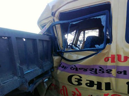 નખત્રાણા પાસે સ્કૂલ બસને અકસ્માત, 2 બાળકો ગંભીર ઇજાગ્રસ્ત