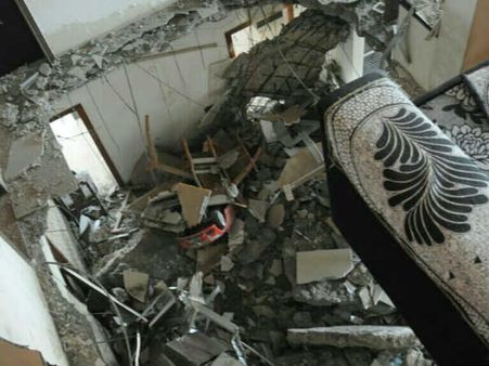 સુરતમાં એપાર્ટમેન્ટની સ્લેબ તૂટ્યો, રેસક્યૂ ઓપરેશન કરી બેને બચાવ્યા