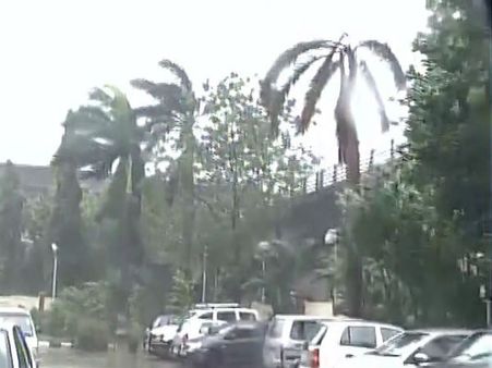 વાવાઝોડા 'વરદાહ' ને કારણે ભારે નુકશાન, 2 ના મોત, 7000 લોકોનું સ્થળાંતર