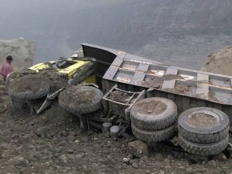 ઝારખંડમાં ભેખડ ધસી, 40 થી વધુ મજૂરો દબાયા હોવાની આશંકા