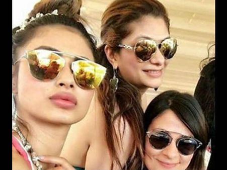 સેલ્ફી ક્વીન સેલ્ફી ક્વીન