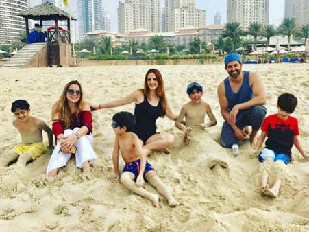 બીચ પર મસ્તી