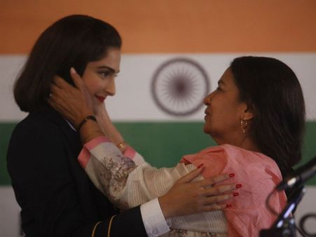 બેસ્ટ સપોર્ટિંગ એક્ટ્રેસ - શબાના આઝમી(નીરજા) બેસ્ટ સપોર્ટિંગ એક્ટ્રેસ - શબાના આઝમી(નીરજા)