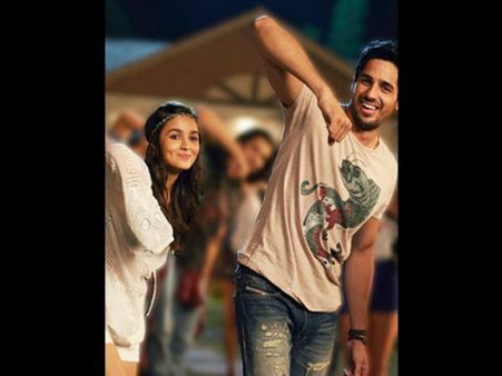 કપૂર એન્ડ સન્સ છવાઇ કપૂર એન્ડ સન્સ છવાઇ