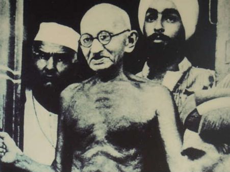 18 કિલોમીટર પગપાળા ચાલતા