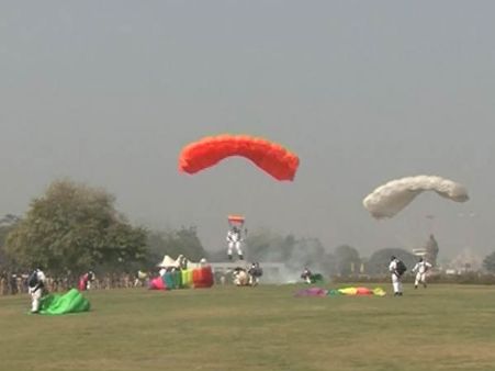 ગાંધીનગરમાં યોજાયો અદ્ઘભૂત Air Show; જુઓ તસવીરો