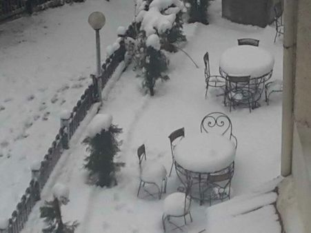 ભારે હિમવર્ષાને પગલે હિમાચલ-શ્રીનગરમાં બર્ફીલા તોફાનનું એલર્ટ