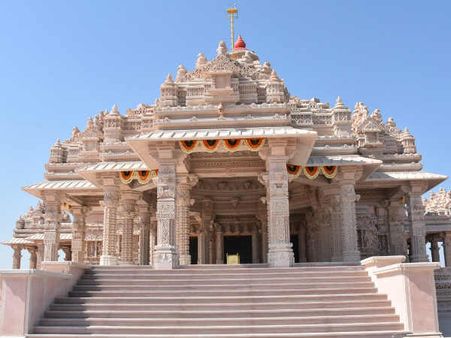 ખોડલઘામનો 2 દિવસ: જાણીતા ઉદ્યોગપતિઓ બેઠા, માંની ચરણોમાં