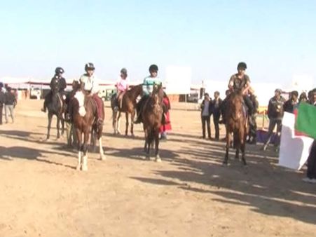 નળાબેટ ખાતે યોજાયો અશ્વ મહોત્સવ, અશ્વોએ બતાવ્યા કરતબ