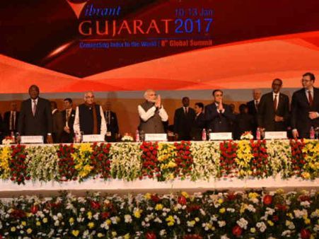 ગુજરાત એક બાજુ વાઇબ્રન્ટ, તો બીજી બાજુ ખેડૂતો, લોકોની હાલાકી