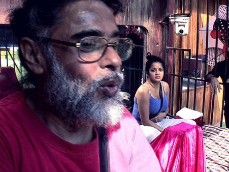 સ્વામી ઓમને લાઇવ શોમાં પડ્યા થપ્પડ, વાયરલ થયો વીડિયો