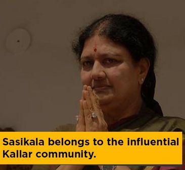 જયલલિતાની પ્રતિકૃતિ શશિકલા