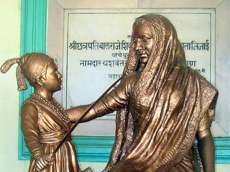 શિવાજીનો જન્મ ક્યારે થયો હતો?