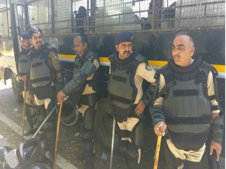 કોંગ્રેસના વિરોધની રીત શરમજનક