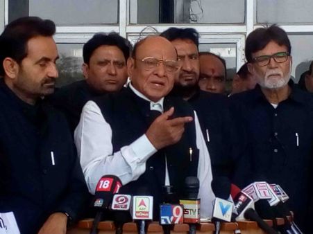 કચ્છની પ્રજાની મશ્કરી કરી છે કચ્છની પ્રજાની મશ્કરી કરી છે