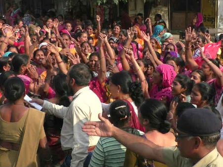 આણંદમાં આંગણવાડી અને આશા વર્કરોએ રેલી કાઢી કર્યો વિરોધ