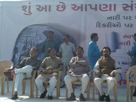 નલિયાકાંડ: કોંગ્રેસ શરૂ કરી યાત્રા તો અસ્મિતા મંચ શરૂ કર્યો વિરોધ