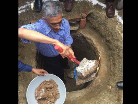 કેમ વાયરલ થઇ રહી છે આ IAS ઓફિસરની તસવીર?