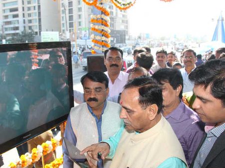 રાજકોટ : BRTS રૂટ પર ફ્રી વાય-ફાય સેવા વિજય રૂપાણીએ લોન્ચ કરી