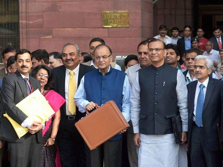 Budget 2017: આ વસ્તુઓ થઇ મોંઘી, આ વસ્તુઓ થઇ સસ્તી