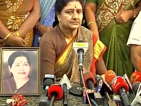 ભાવુક થયા શશિકલા, કહ્યું, અમ્માનો સાથ નહીં છોડી શકું