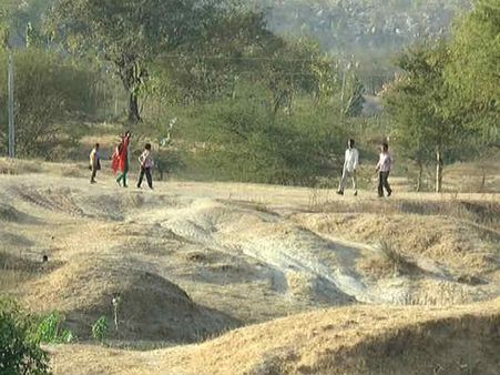 700 લોકોની મજબૂરી