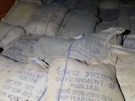 રેશનિંગનો જથ્થો સગેવગે કરવાનું મોટું કૌભાંડ ઝડપાયું