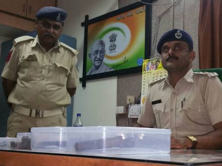 મોદી ગુજરાતની મુલાકાતે, રાજકોટમાંથી મળ્યાં બિનવારસી હથિયારો