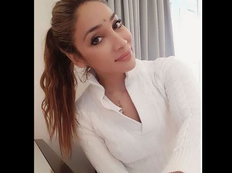 પગમાં સ્વસ્તિકનું ટેટૂ