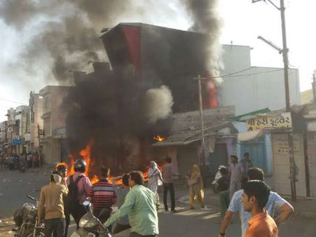 અંજારમાં છેવટે થઇ શાંતિ, પોલીસે આપી આ ચીમકી