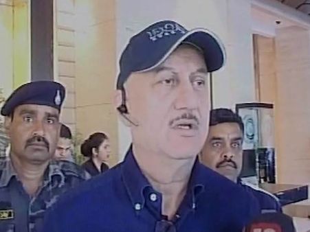 ગુરમેહરના મામલે અનુપમ ખેર અને અમિતાભ બચ્ચન પણ સામે આવ્યા