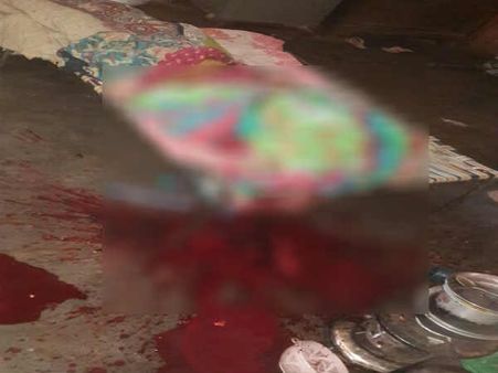 બાળકો સામે જ પિતાએ કરી માંની હત્યા, લોહીલુહાણ થયું ઘર