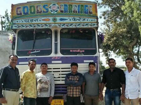 ટ્રકમાં માલની જગ્યાએ માટી મૂકી ચોરી કરનાર ગેંગ ઝડપાઈ