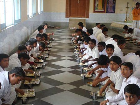 મિડ-ડે મીલ માટે આધાર કાર્ડ ફરજિયાત, SCના આદેશનું ઉલ્લંઘન?