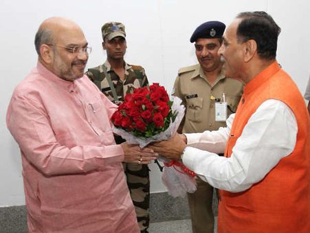 અમિત શાહની ગુજરાતમાં ગ્રાન્ડ એન્ટ્રી, રૂપાણીએ કર્યું સ્વાગત