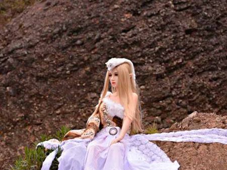 અજબ-ગજબ: લવ મેકિંગ Dolls અહીં પરિવારના સભ્ય તરીકે રહે છે