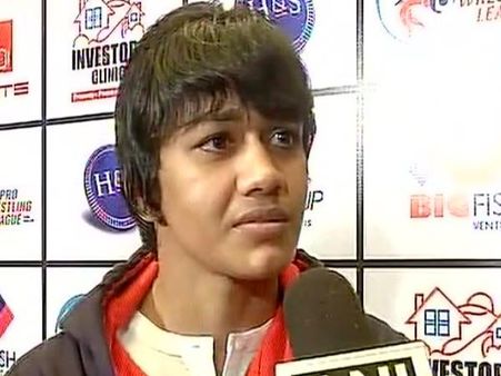 કાશ્મીરના પથ્થરબાજોને બબીતા ફોગાટનો જડબાતોડ જવાબ