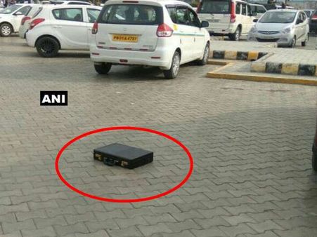 અમૃતસરના એરપોર્ટના પાર્કિંગમાંથી મળી આવી શંકાસ્પદ બેગ