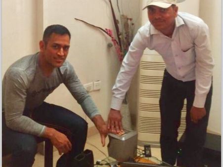 ધોનીના આધાર કાર્ડની વિગતો લીક કરનાર કંપની પર પ્રતિબંધ